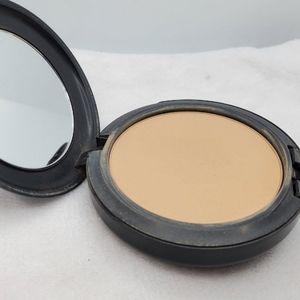 MAC Cosmetics Studio Fix Powder Plus Foundation Nc40